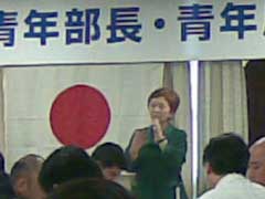 講演する中山補佐官