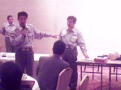 講義する救急隊員