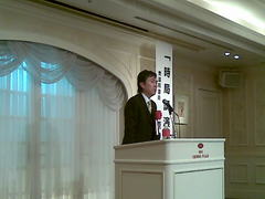 講演する石原伸晃議員