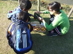 ドリルで下穴を開けます