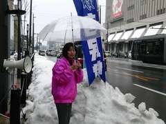 遊説する奥野詠子さん
