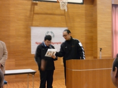 決意を述べる長久慎吾さん