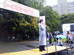 挨拶する三井SO日本会長