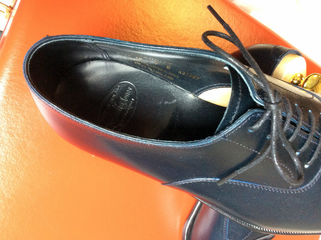 オードリーネイビーの断面もネイビー