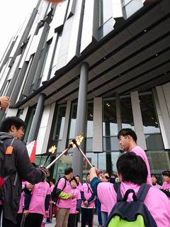 トーチランの様子（TOYAMAキラリ前）