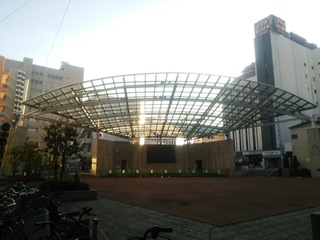 商業施設の跡地を市が取得して整備したオリオンスクエア