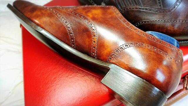 FINCHLEYの絞り込まれたウエスト