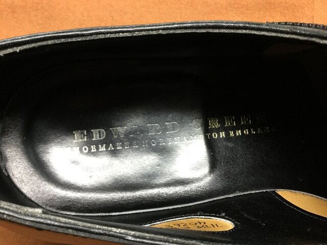 インソールのロゴは2014年以前のもの