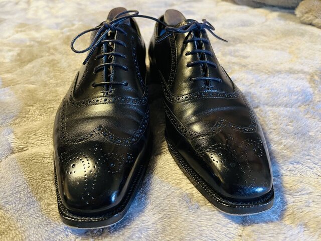 FINCHLEYの黒を正面から