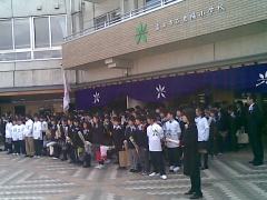 卒業式を終えた子ども達