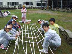 骨組みが出来上がった舟