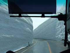バスからの雪の大谷