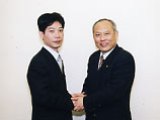 舛添要一氏と握手するしきだ博紀