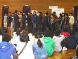 自慢のコーラスを披露する西田地方小学校6年生