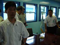 板門店建物内部