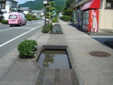 幹線沿いの水路